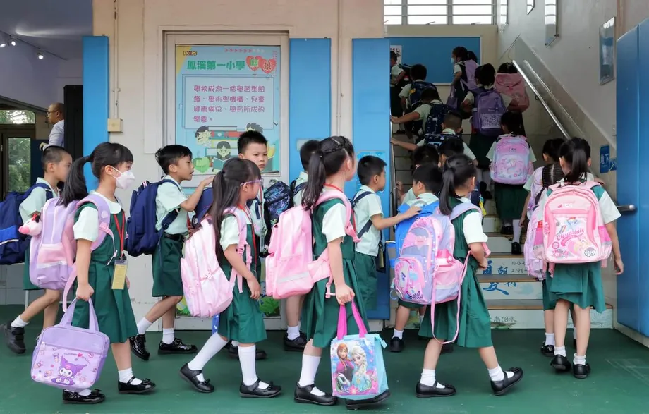 Kurikulum Bahasa Inggeris Baharu Hong Kong: Keselamatan Negara dan Patriotisme Menjadi Tumpuan di Sekolah Rendah