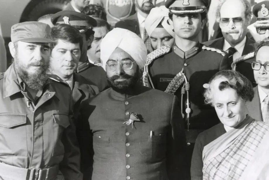 Indira Gandhi, Perubahan Perlembagaan dan Republik yang Tidak Terbentuk