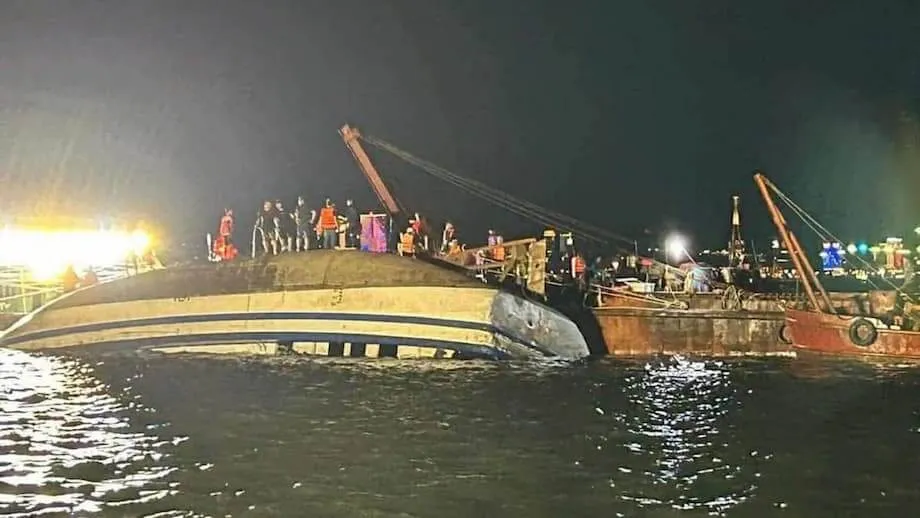 Bot Pelancong Terbalik di Teluk Ha Long: Puluhan Terbunuh dalam Bencana Maritim Terburuk Vietnam Sejak Bertahun-tahun