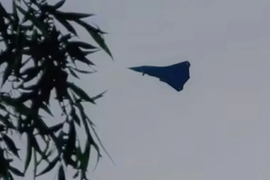 Jet Halim Siluman Baharu China: Cabaran Baharu terhadap Dominasi Udara AS dalam Persaingan Jet Pejuang Generasi Keenam