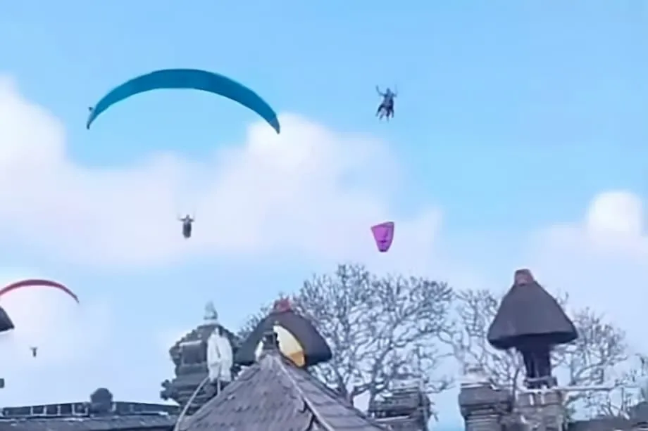 Video Paragliding di Bali Tular, Cetus Perdebatan tentang Pelancongan, Budaya dan Tapak Suci