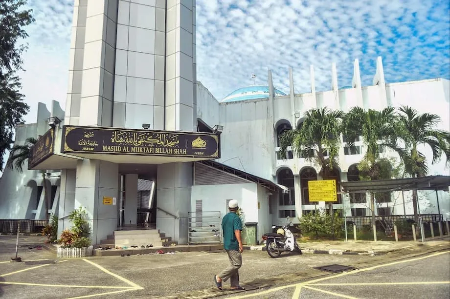 Tindakan Tegas Terengganu terhadap Lelaki Islam yang Tidak Menunaikan Solat Jumaat: Menelusuri Penguatkuasaan Agama di Malaysia