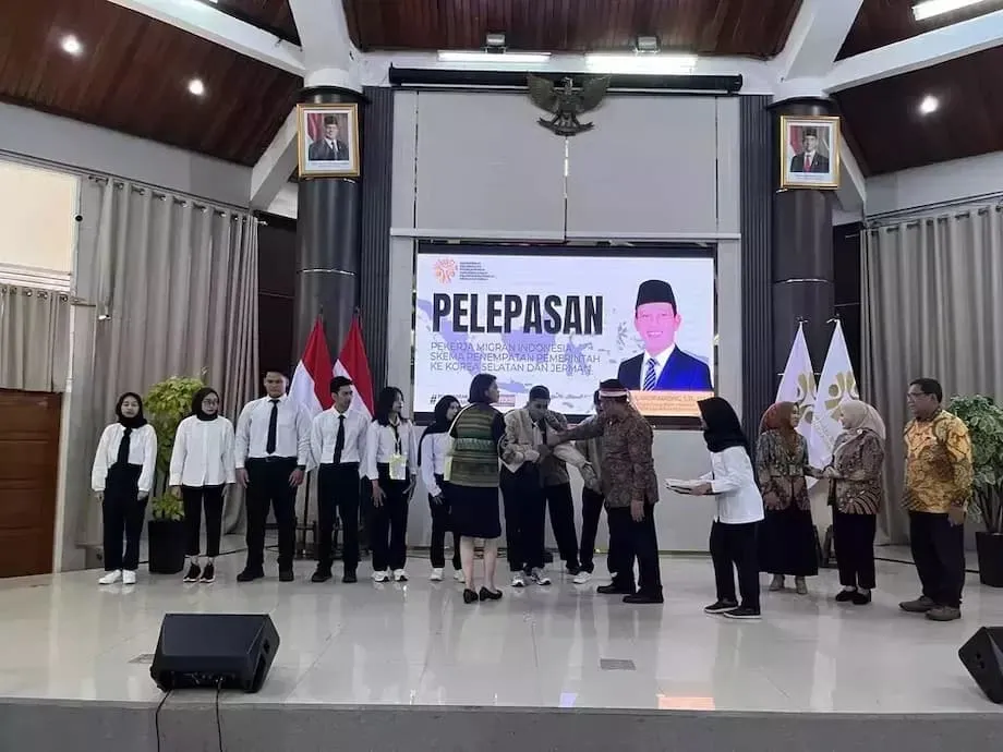 Usaha Besar Indonesia Menghantar Pekerja ke Luar Negara: Gaji Tinggi, Keuntungan Ekonomi dan Cabaran Mendatang