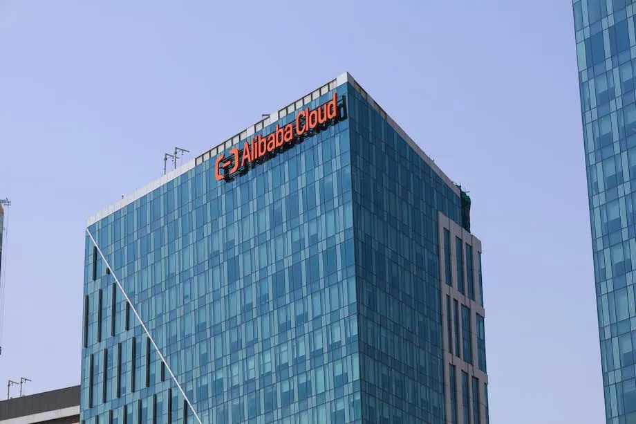 Alibaba Cloud: Meneliti Penilaian, Potensi Pertumbuhan dan Transformasi AI