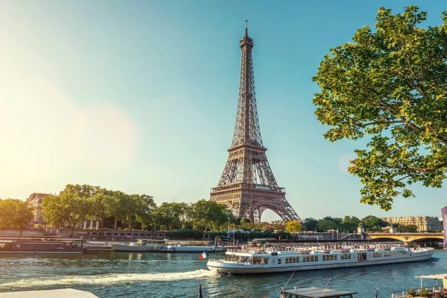 Pelancong China Memacu Ledakan Pelancongan Paris pada 2025: Punca Lonjakan dan Tindakan Bandar Itu