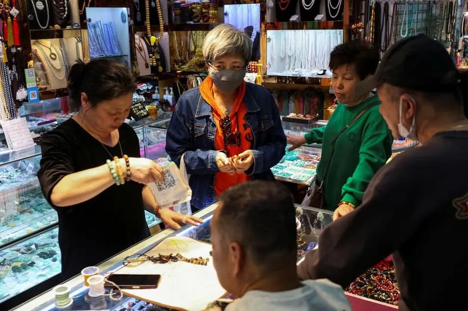 China Mempergiat Usaha Membangunkan Ekonomi Warga Emas ketika Penduduk Menua Membentuk Semula Pasaran Pengguna