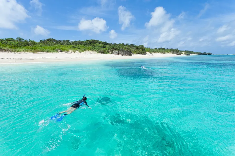 Percutian Pantai di Okinawa: Destinasi Tropika Jepun