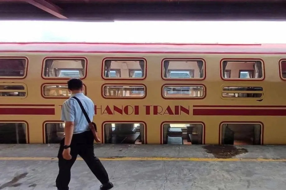 Kereta Warisan Hanoi Jadikan Perjalanan Rel Pentas Budaya