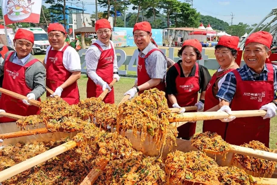 Tempat Menyambut Musim Luruh di Korea pada 2025: Festival, Taman Malam dan Sajian Bermusim