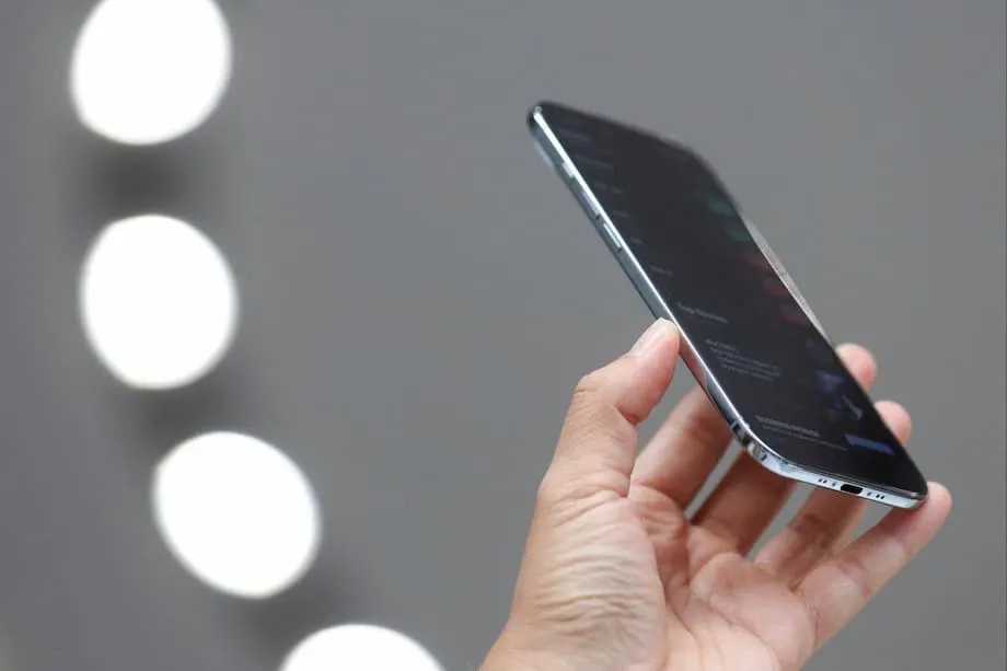 Apple tangguhkan pelancaran iPhone Air di China sementara menunggu kelulusan eSIM