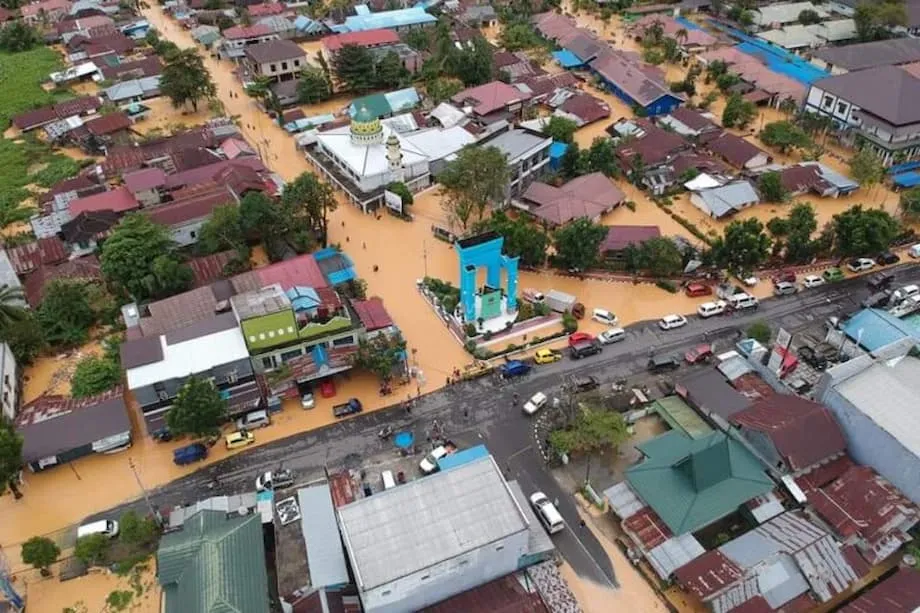 Tanah Gambut yang Dikeringkan, Banjir yang Semakin Tinggi: Bagaimana Terusan Syarikat Mengubah Indonesia
