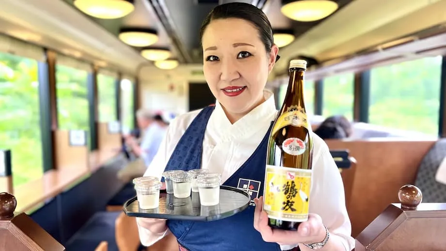 Menaiki kereta sake Niigata merentasi kawasan bersalji di Jepun