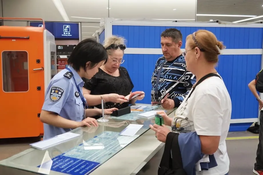 Dasar Bebas Visa China Meningkatkan Kedudukan Beijing dan Shanghai dalam Penarafan Global