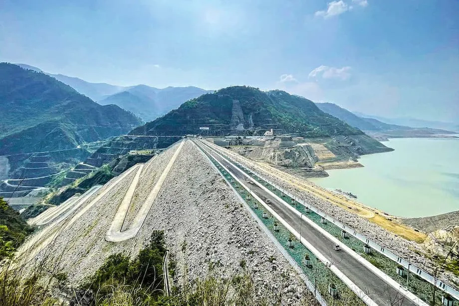 Pergunungan rapuh, empangan besar: Pertaruhan kuasa hidro Himalaya