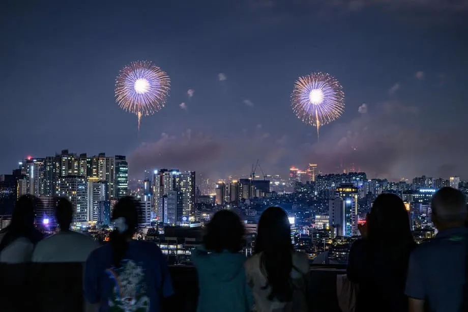 Sejuta Pengunjung Berhimpun Sempena Festival Bunga Api Antarabangsa Seoul yang Menerangi Sungai Han