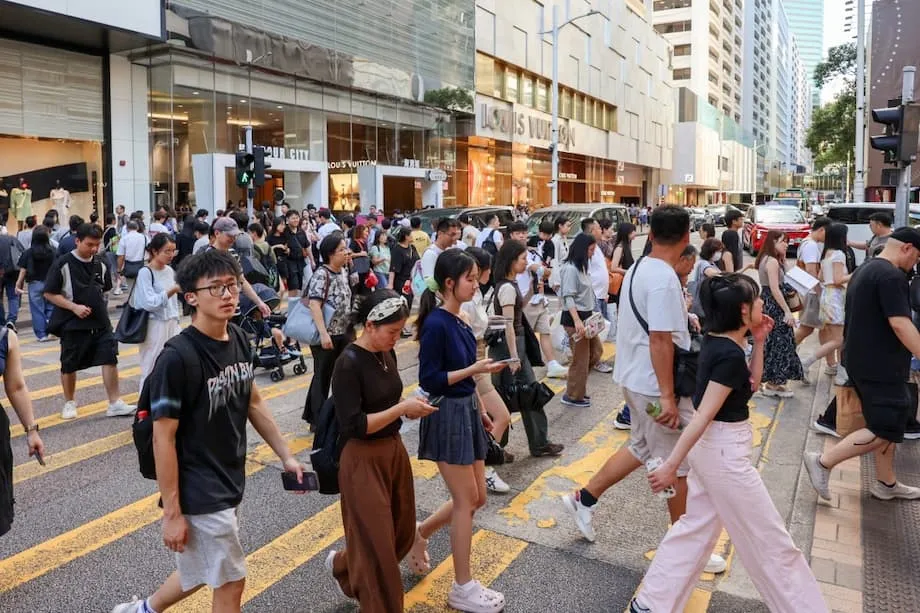 Hotel di Hong Kong penuh sempena Hari Kebangsaan, namun acara yang berakhir awal mendorong lawatan sehari