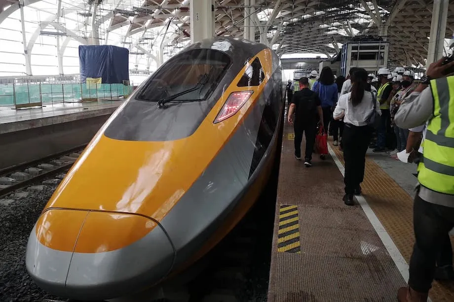 Indonesia mulakan rundingan hutang dengan China bagi kereta api laju Whoosh