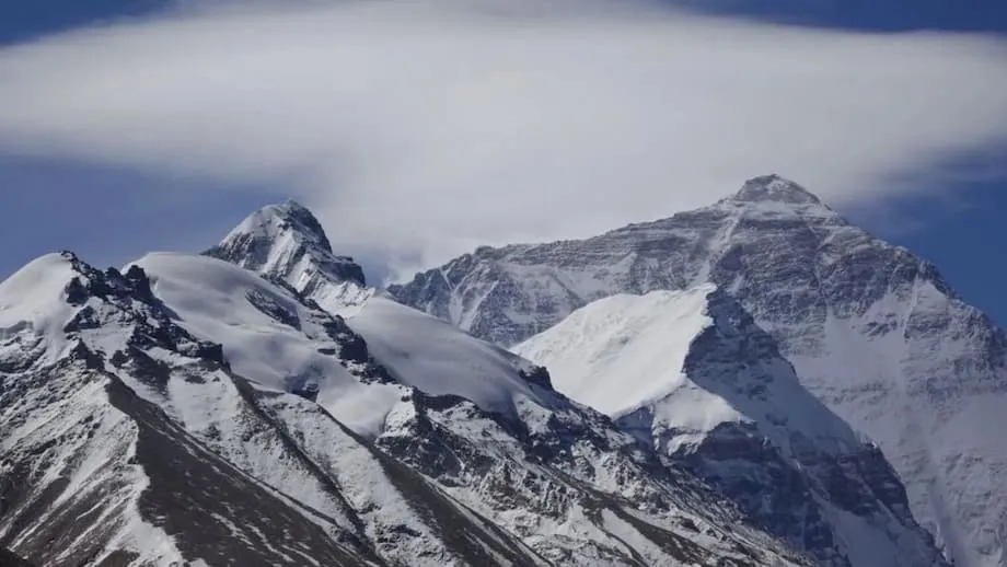 Pendaki Everest Diselamatkan Selepas Badai Salji Memerangkap Ratusan Orang