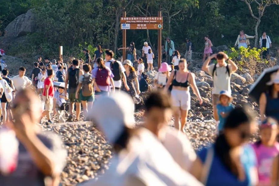 Hong Kong menilai tekanan pelancongan di Pulau Sharp ketika pegawai meremehkan kerosakan terumbu
