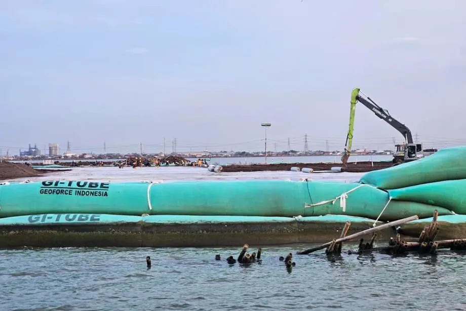 Tembok Laut Gergasi Jawa, Perlindungan Mengikut Keperluan dan Masyarakat yang Terhimpit antara Banjir dengan Perubahan