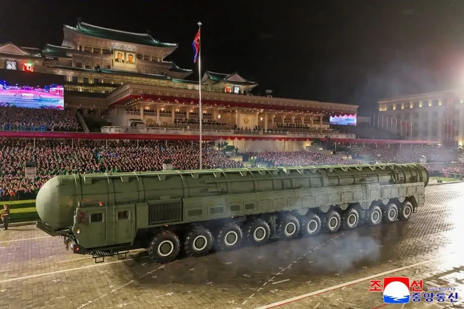 Perarakan Korea Utara Menyorot Peluru Berpandu Hipersonik dan Antara Benua