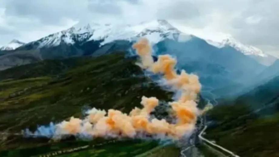 China Pecat Pegawai Susulan Pertunjukan Bunga Api Arc'teryx di Tibet