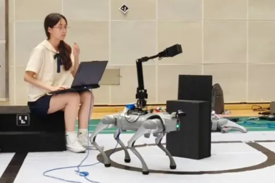 Unitree memperkenalkan kursus pelajar untuk melatih anjing robot menggunakan platform Go2