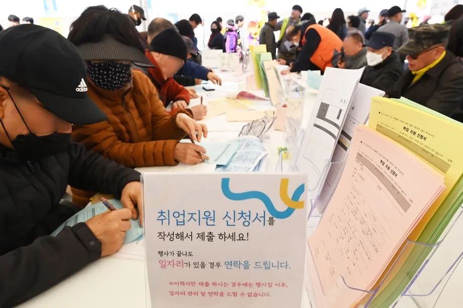 Jurang Gaji Korea Selatan Cecah Rekod Ketika Warga Emas Beralih kepada Kerja Sambilan Bergaji Rendah dalam Bidang Penjagaan