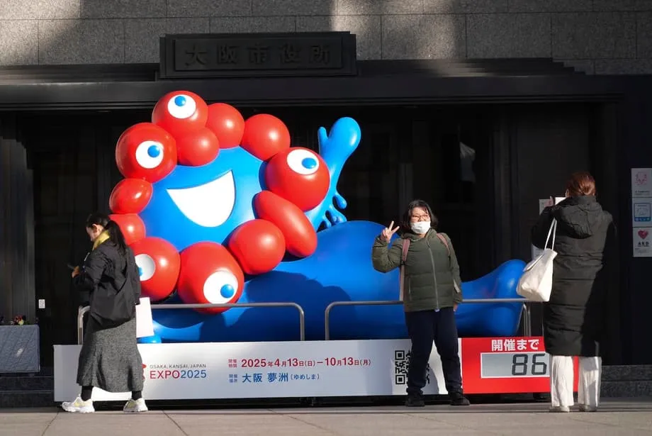 Bagaimana Maskot Ekspo Osaka, Myakumyaku, Berubah daripada Menyeramkan kepada Ikon Kesayangan