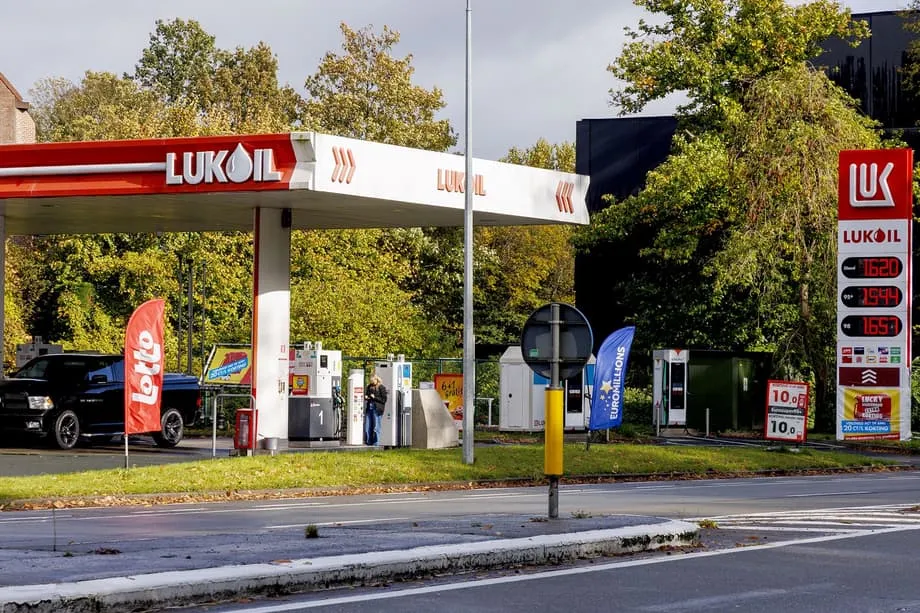 Lukoil bersetuju menjual aset antarabangsa kepada Gunvor susulan sekatan baharu AS