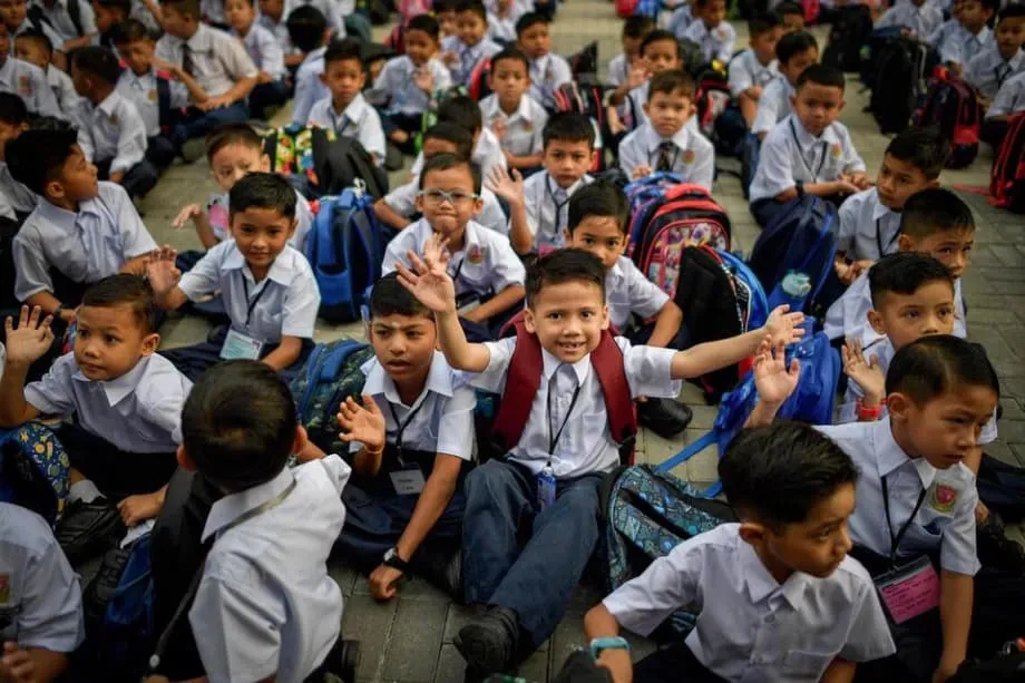 Perubahan Besar Bilik Darjah Malaysia: Dua Guru, Pelajaran Bersepadu dan Perdebatan tentang Kesediaan