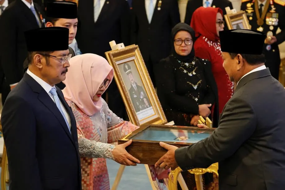 Indonesia menobatkan Suharto sebagai wira nasional, cetus bantahan dan perdebatan