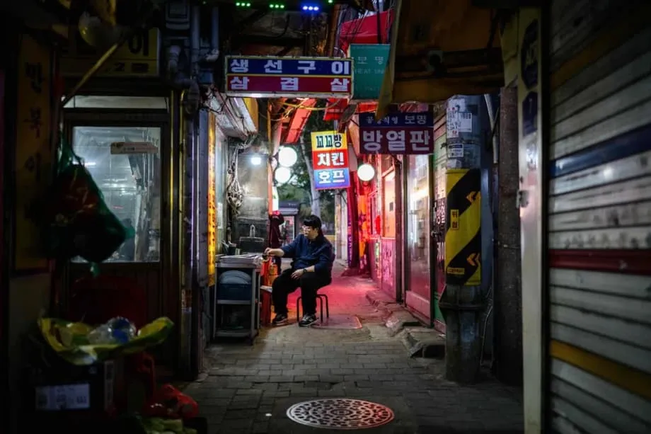 Pelajar Asing Memastikan Restoran Korea Selatan Terus Beroperasi Ketika Belia Tempatan Memilih Pekerjaan Lain