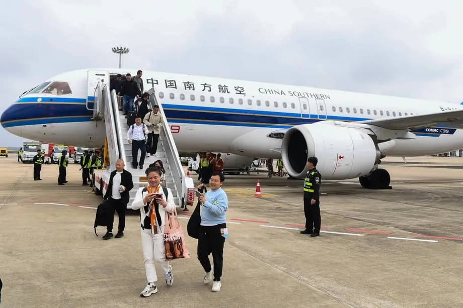 Pesawat Penuh, Margin Tipis: Bagaimana Kereta Api Berkelajuan Tinggi dan Laluan Sesak di China Menghimpit Keuntungan Syarikat Penerbangan