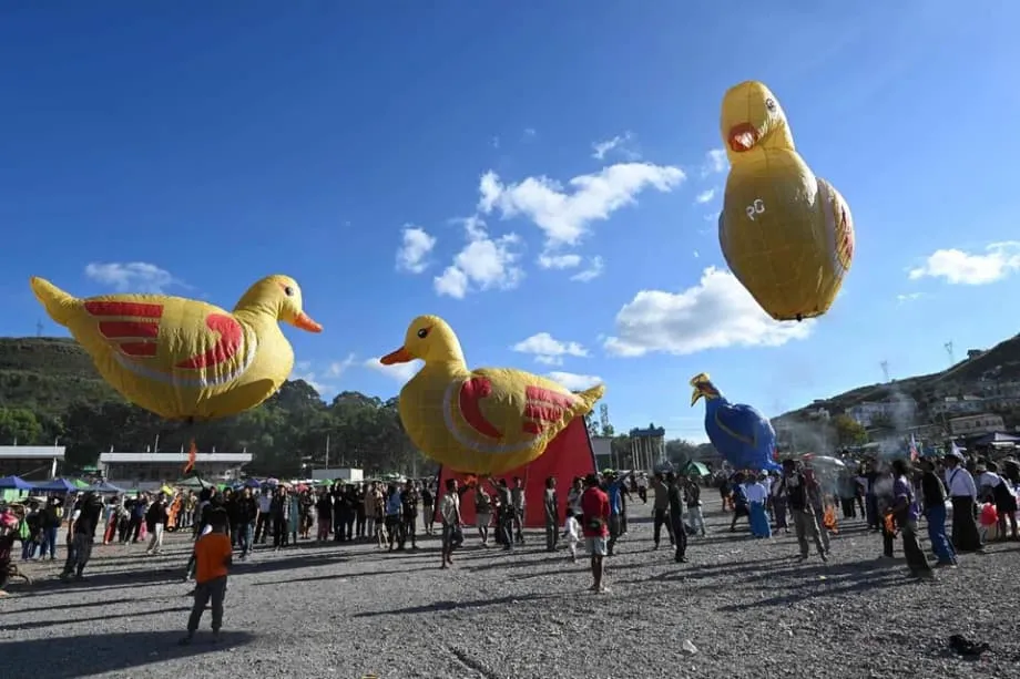 Tradisi di Langit Ketika Festival Tazaungdaing Myanmar Terus Berlangsung