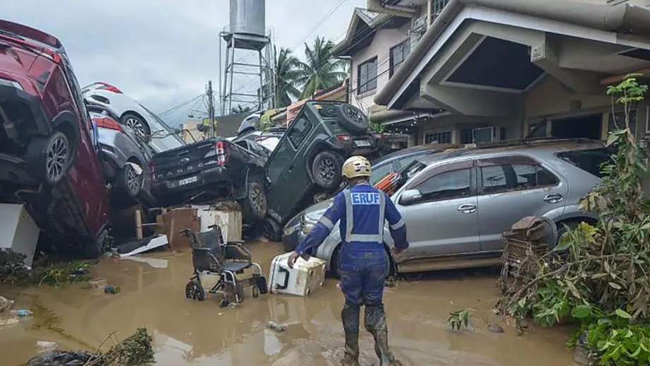 Cebu dilanda banjir luar biasa ketika Taufan Kalmaegi membadai tengah Filipina