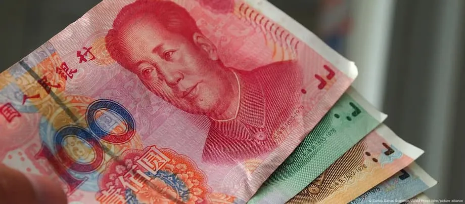 Yuan mengatasi dolar dalam pembayaran rentas sempadan China ketika penggunaannya dalam perdagangan meningkat, namun kekangan berterusan