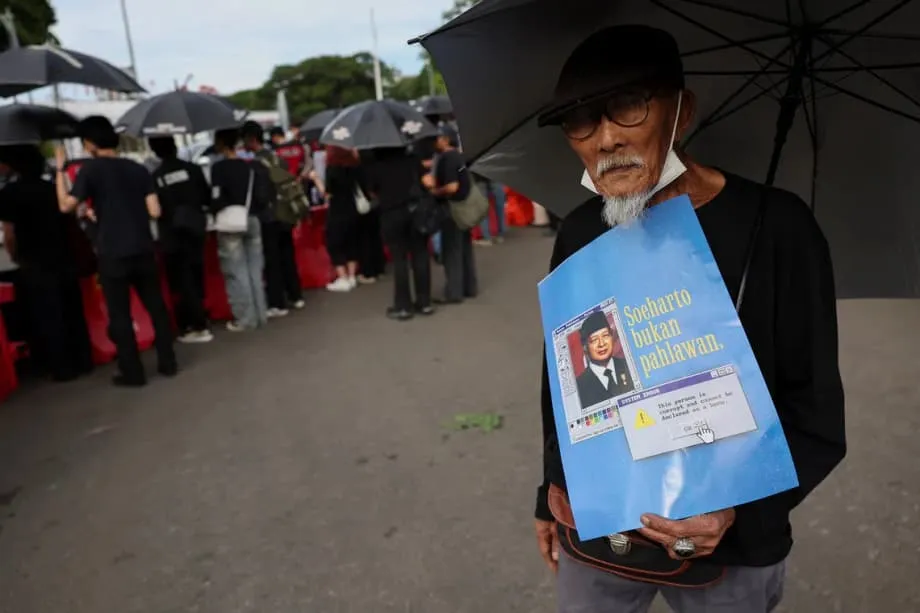 Protes Memuncak di Jakarta Susulan Rancangan Mengiktiraf Suharto sebagai Wira Nasional