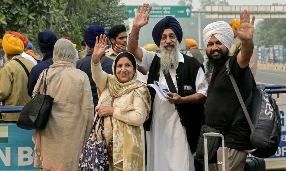 Jemaah Sikh India Menyeberang ke Pakistan Sempena Ulang Tahun Guru Nanak ketika Sempadan Dibuka untuk Perjalanan Terhad