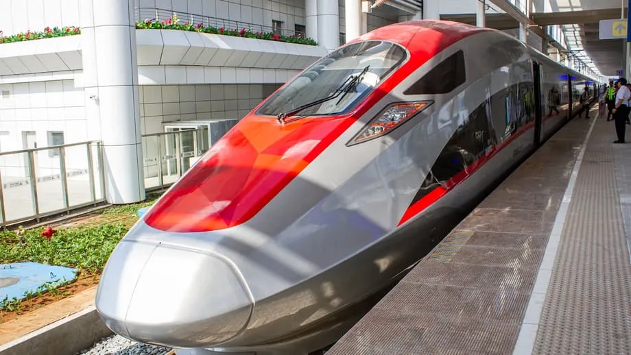 Kereta api berkelajuan tinggi Whoosh Indonesia berdepan tekanan hutang yang semakin meningkat