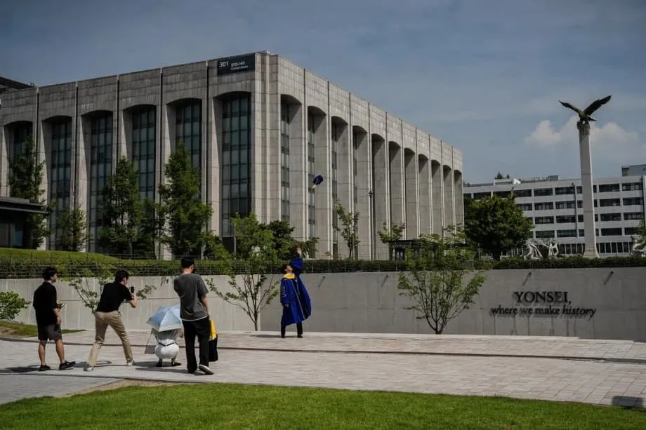 Pelajar Korea Selatan Tangguhkan Pengajian dan Mencari Peluang di Luar Seoul Ketika Pekerjaan Semakin Sukar Diperoleh