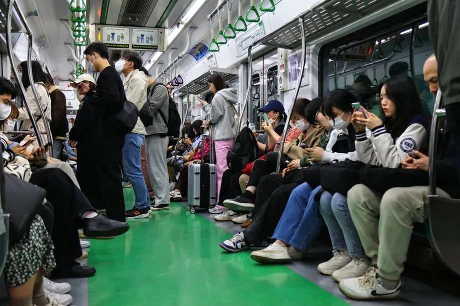 Tempoh Perjalanan Ulang-Alik Korea Selatan Terpanjang di Dunia Memburukkan Krisis Kesihatan Mental