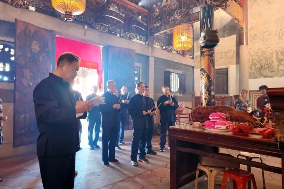 Cina Peranakan: Adat Nenek Moyang dan Warisan Budaya Campuran Asia Tenggara