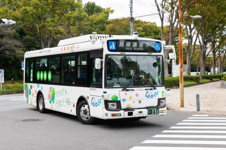 Ujian Bas Autonomi Tahap 4 Pertama Tokyo di Jalan Raya Awam