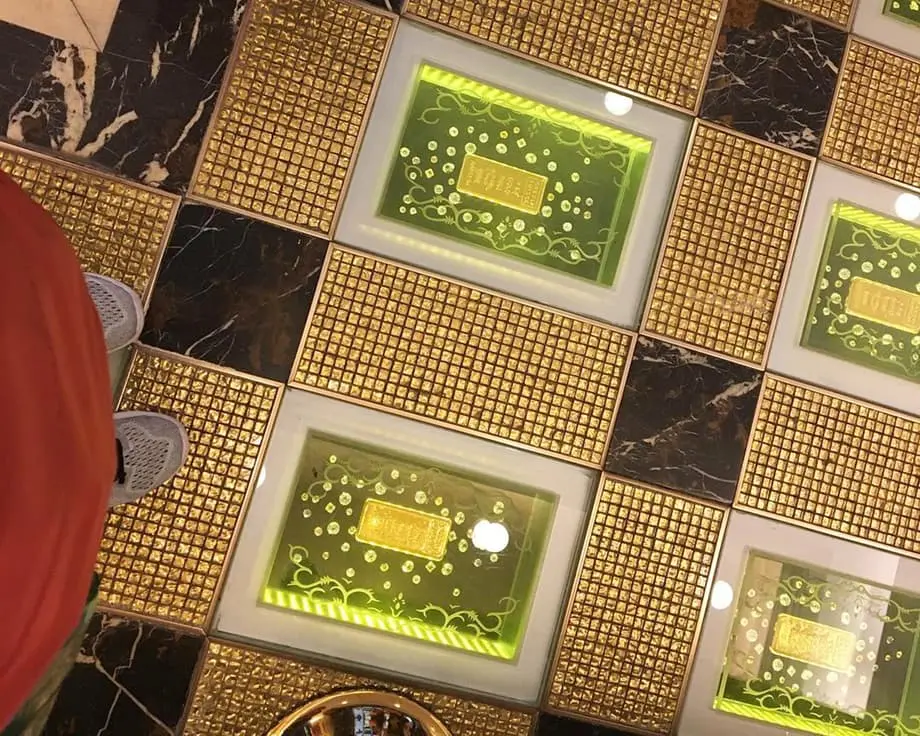 Hotel Grand Emperor Macau Jual Jongkong Emas di Lobi pada Harga $13 Juta