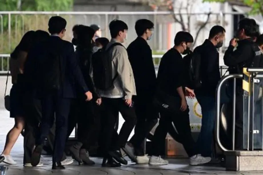 Dua Pertiga Pekerja Korea Selatan Dihubungi Selepas Waktu Kerja Ketika Undang-Undang Hak untuk Memutuskan Hubungan Tersekat