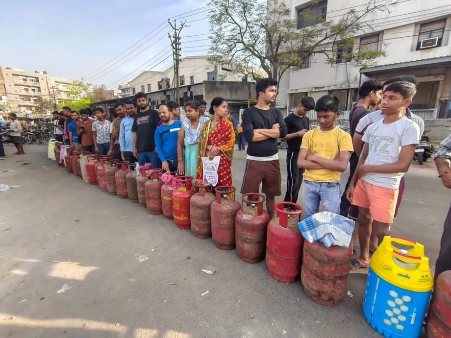 Bagaimana Perang di Asia Barat Menghimpit Ekonomi India, dari Pam Minyak hingga Dapur