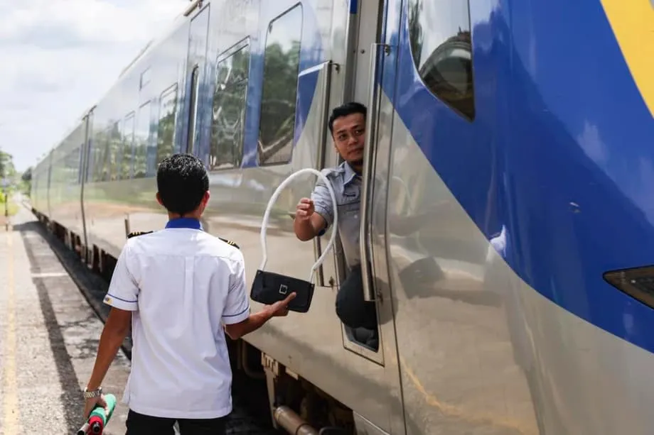Laluan Kereta Api Rimba Malaysia Mengekalkan Ritual Token Kolonial Berusia Lebih Seabad
