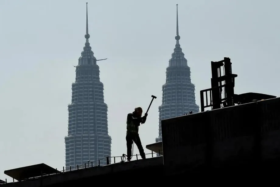 Malaysia Pertimbang Sistem Baharu Pekerja Migran yang Kontroversial di Tengah Dakwaan Rasuah