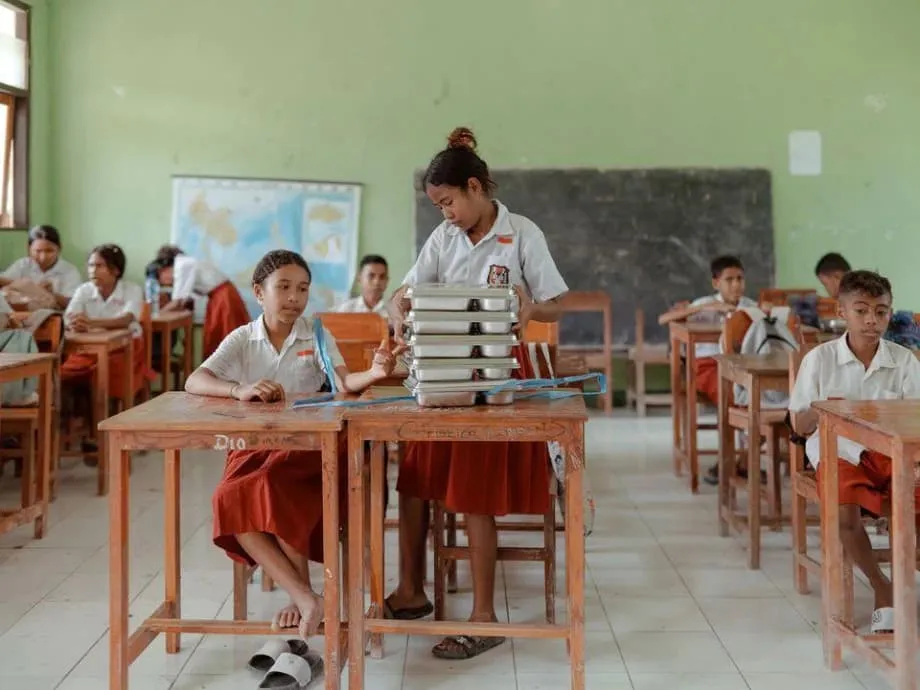 Program Makanan Percuma Indonesia Membebankan Belanjawan dan Menguji Kredibiliti Kepimpinan